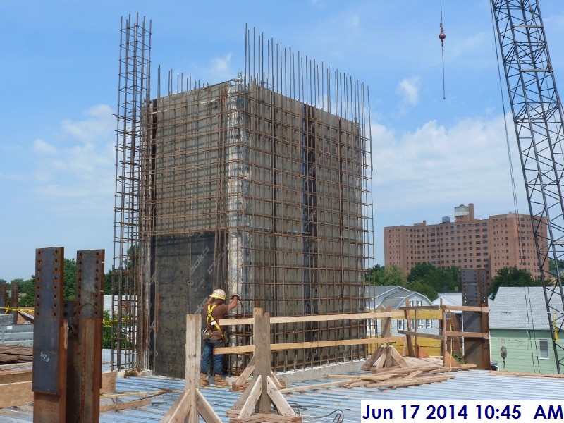 Installing rebar mats at Elev. 5,6 Facing North-West (800×600) – Union ...